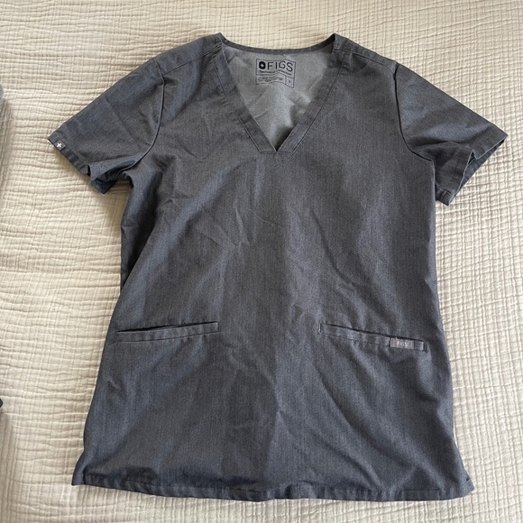 FIGS technical collection Gray scrub top Shirt woman’s size small - Picture 1 of 7
